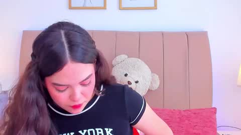 Snapshot of bellafontana chatting on 11.19.25 BellaFontana online show from 11.19.25