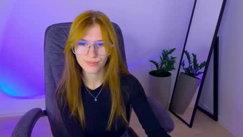 Snapshot of bellafoxi chatting on 09.30.25 BellaFoxi online show from 09.30.25