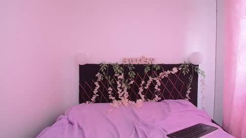 Snapshot of bellagoddessss chatting on 10.14.25 bella online show from 10.14.25