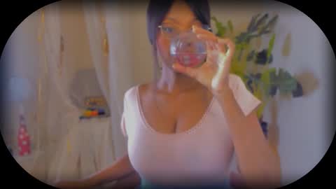 Snapshot of bellahproudly chatting on 12.21.25 Bellah online show from 12.21.25