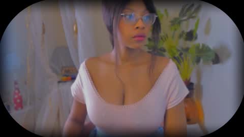 Snapshot of bellahproudly chatting on 12.23.25 Bellah online show from 12.23.25