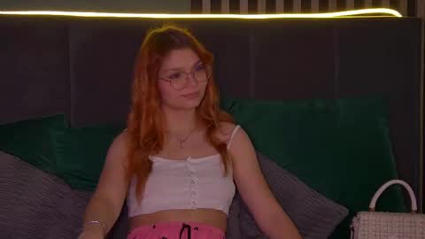 Snapshot of bellamarebelle chatting on 09.21.25 BellaMarebelle online show from 09.21.25