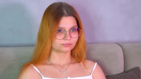 Snapshot of bellamarebelle chatting on 09.22.25 BellaMarebelle online show from 09.22.25