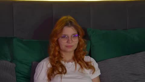 Snapshot of bellamarebelle chatting on 09.25.25 BellaMarebelle online show from 09.25.25