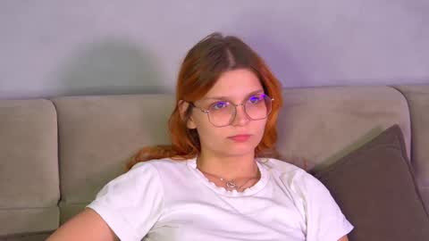 Snapshot of bellamarebelle chatting on 09.27.25 BellaMarebelle online show from 09.27.25