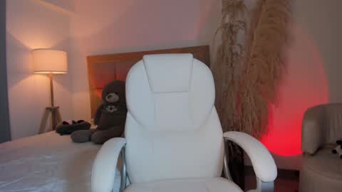 Bella Mia online show from 01.04.25