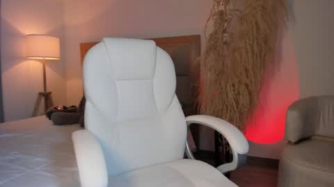 Bella Mia online show from 01.06.25