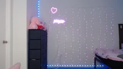 Bella Monroe online show from 03.10.25