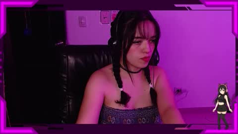 Snapshot of bellamoteluna chatting on 10.21.25 Bella Monteluna online show from 10.21.25