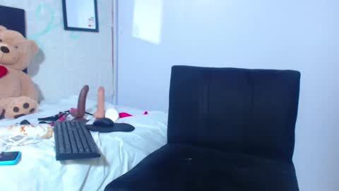 Snapshot of bellamy_sweet chatting on 01.28.25 bellamy online show from 01.28.25