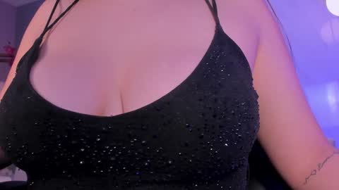Snapshot of bellarosex1 chatting on 01.15.25 Bella Rose online show from 01.15.25