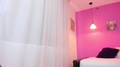 Snapshot of bellawild_ chatting on 02.14.26 Bella Wild online show from 02.14.26