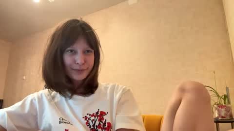 Snapshot of bellayaish chatting on 11.25.25 Sofi online show from 11.25.25