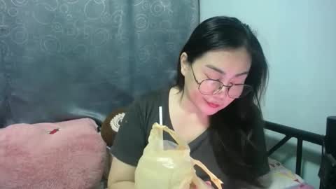 Snapshot of bellbabe chatting on 11.18.25 Bella online show from 11.18.25