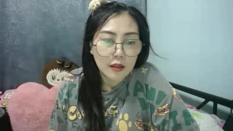 Snapshot of bellbabe chatting on 11.20.25 Bella online show from 11.20.25