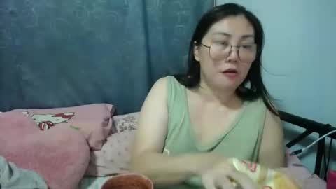 Snapshot of bellbabe chatting on 02.05.26 Bella online show from 02.05.26