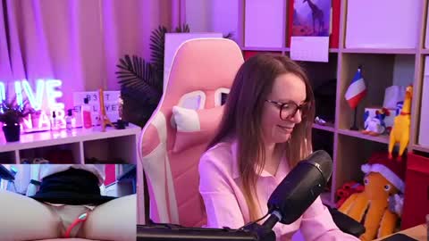 Snapshot of belle_alice chatting on 04.23.26 Alice online show from 04.23.26