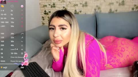 Snapshot of belle_hallle chatting on 12.07.24 LucyJelly online show from 12.07.24