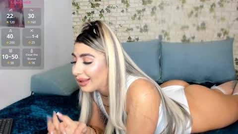 Snapshot of belle_hallle chatting on 12.11.24 LucyJelly online show from 12.11.24