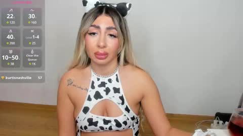 Snapshot of belle_hallle chatting on 01.11.25 LucyJelly online show from 01.11.25