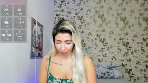 Snapshot of belle_hallle chatting on 03.11.25 LucyJelly online show from 03.11.25