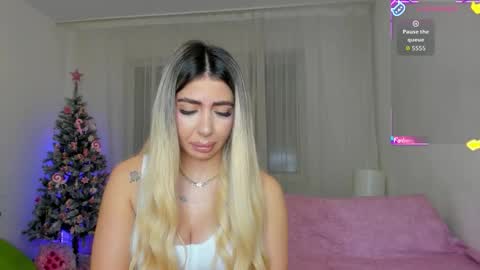 Snapshot of belle_hallle chatting on 12.17.25 LucyJelly online show from 12.17.25