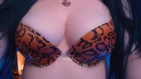 Hello I am kind friendly and cute girl online show from 12.27.24