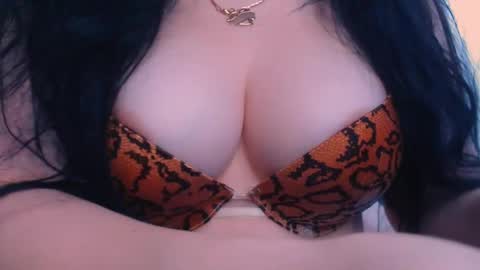 Hello I am kind friendly and cute girl online show from 01.11.25