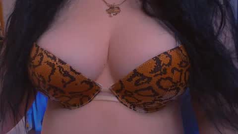 Hello I am kind friendly and cute girl online show from 03.10.25