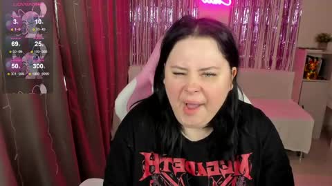 LinaBoo online show from 04.21.26