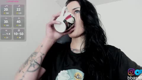 Snapshot of belyswitch chatting on 12.29.24 Bely Bbasrt1 - hot online show from 12.29.24