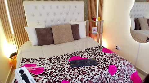 Tiffany and Bengie online show from 03.10.26