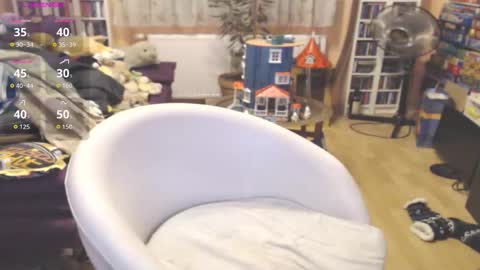 Snapshot of benijamin chatting on 10.23.25 benijamin online show from 10.23.25