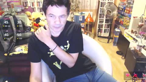 Snapshot of benijamin chatting on 10.30.25 benijamin online show from 10.30.25