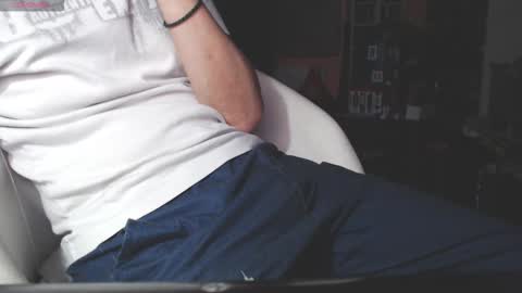 Snapshot of benijamin chatting on 11.02.25 benijamin online show from 11.02.25