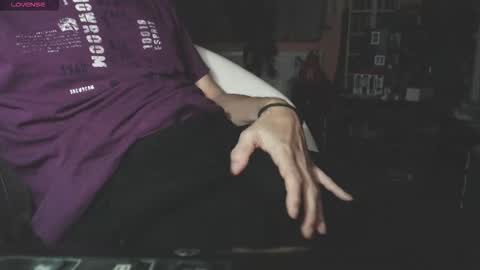 Snapshot of benijamin chatting on 11.19.25 benijamin online show from 11.19.25