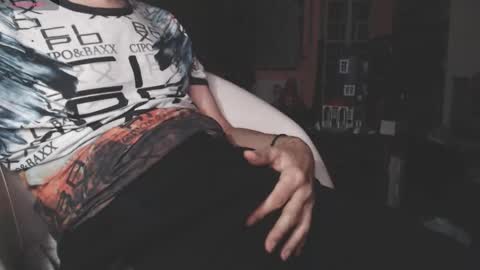 Snapshot of benijamin chatting on 11.23.25 benijamin online show from 11.23.25