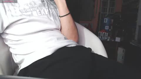 Snapshot of benijamin chatting on 12.02.25 benijamin online show from 12.02.25