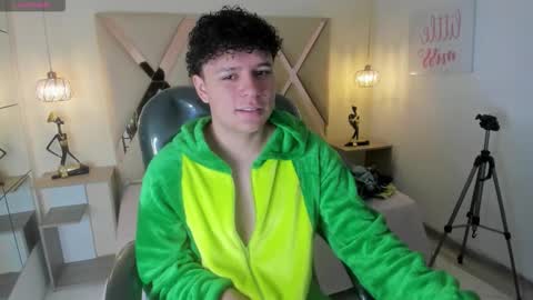 BENJAMIN online show from 10.04.25