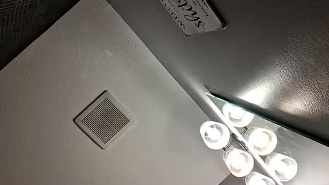 Snapshot of bennyc04041987 chatting on 10.22.25 BennyC online show from 10.22.25