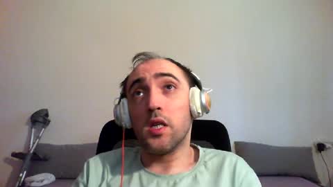 Snapshot of bentish chatting on 06.16.26 bentish online show from 06.16.26