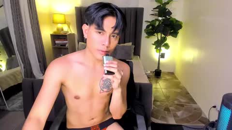 Snapshot of bentlyfuck chatting on 01.29.25 bentlyfuck online show from 01.29.25