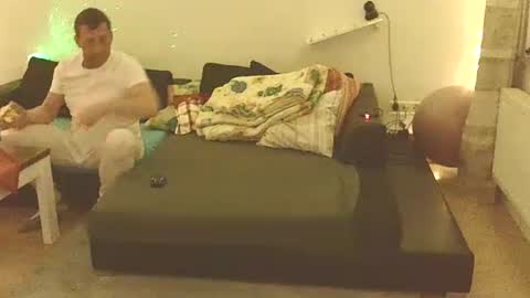 Snapshot of benutzmich0800 chatting on 12.25.24 Benutzmich0800 online show from 12.25.24