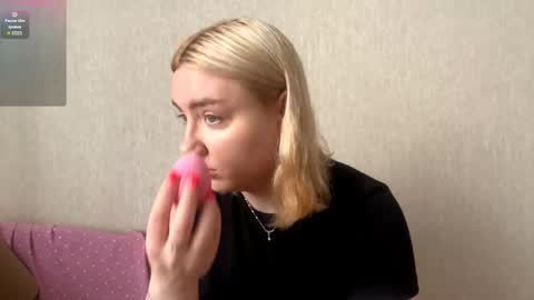 Snapshot of bernardineredwine chatting on 06.04.26 Anny online show from 06.04.26