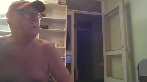Snapshot of berra3232 chatting on 02.24.25 berra online show from 02.24.25