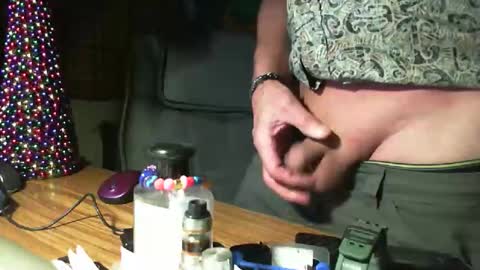 Snapshot of bestes001 chatting on 12.22.25 bestes001 online show from 12.22.25