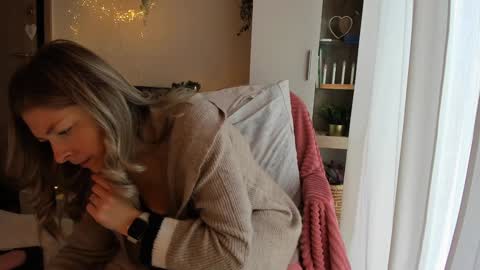 Vicky   online show from 12.29.24