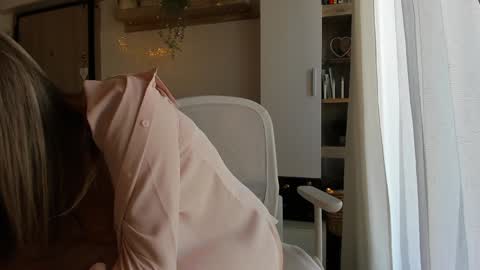 Vicky   online show from 10.10.25