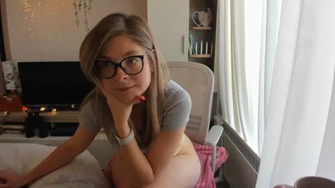 Snapshot of bestgirl_ofthe_neighborhood chatting on 02.26.26 Vicky online show from 02.26.26