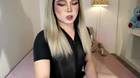 bestgirljulia online show from 10.25.25